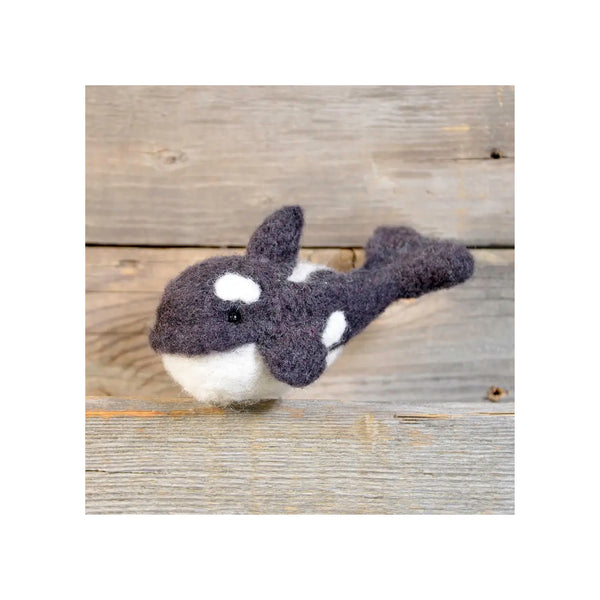 crown and birch orca needle felting kit front